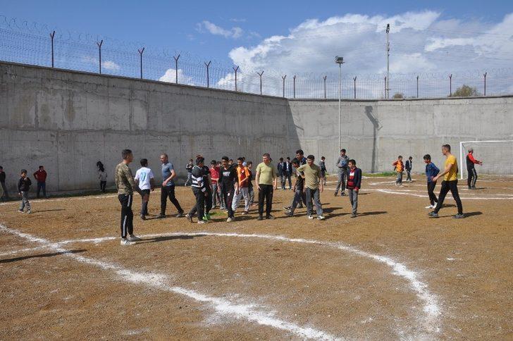 Jandarma ve öğrenciler arasında futbol maçı G5
