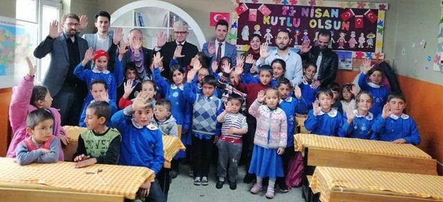 TYB Erzurum Şubesi 2. kitaplığı Yağmurcuk İlkokulu’na kurdu