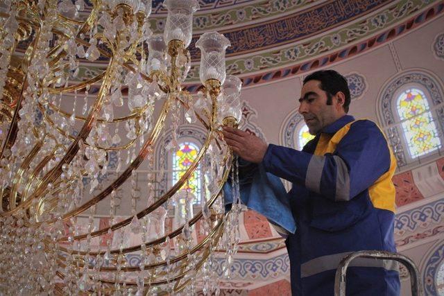 Tuşba Belediyesinden ‘Gül Kokulu Camiler’ projesi