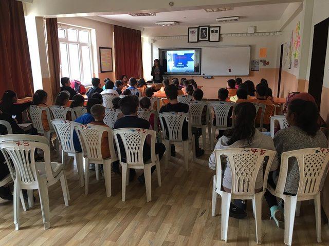 Şaphane’de öğrenci ve velilere bağımlılıkla mücadele semineri