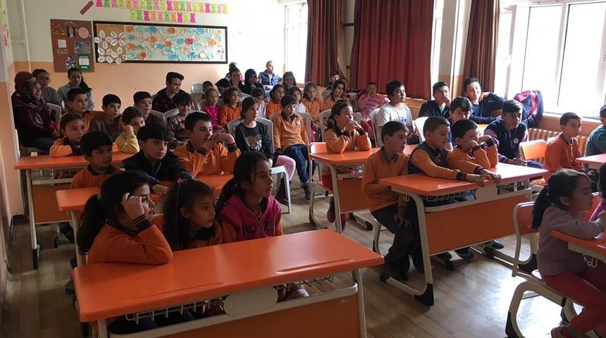 Şaphane&rsquo;de &ouml;ğrenci ve velilere bağımlılıkla m&uuml;cadele semineri