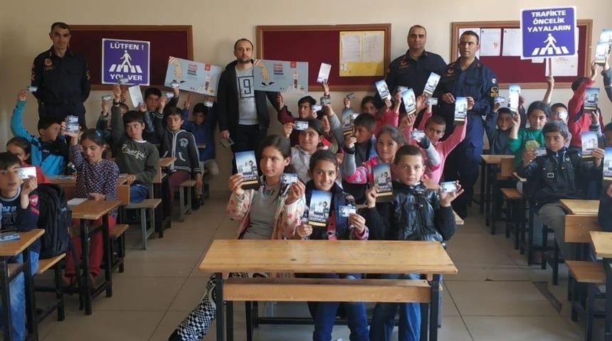 Karlıova’da "Öncelik Hayatın, Öncelik Yayaların" eğitimi