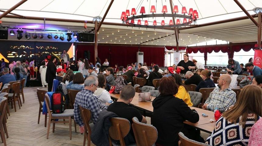 Başkan Tugay, koruyucu ailelerle buluştu