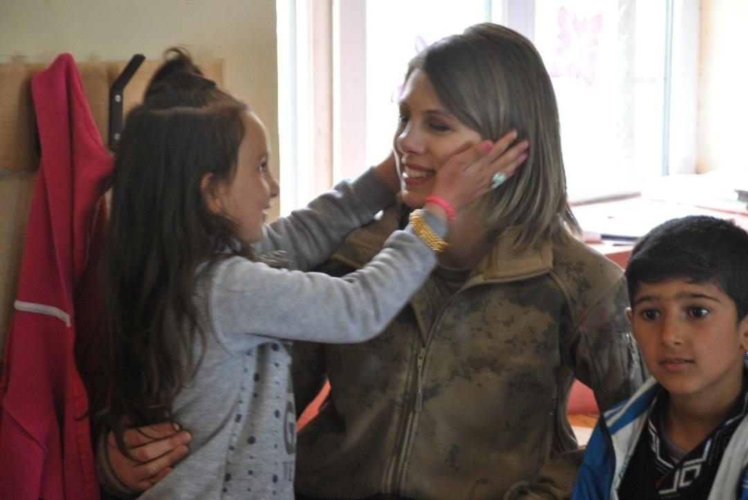 Jandarma personelinden &ccedil;ocuklara s&uuml;rpriz