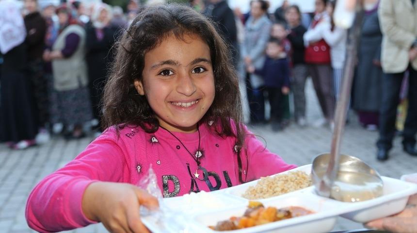 Başkan Atay, iftar yemeğinde Kadık&ouml;yl&uuml;lerle buluştu