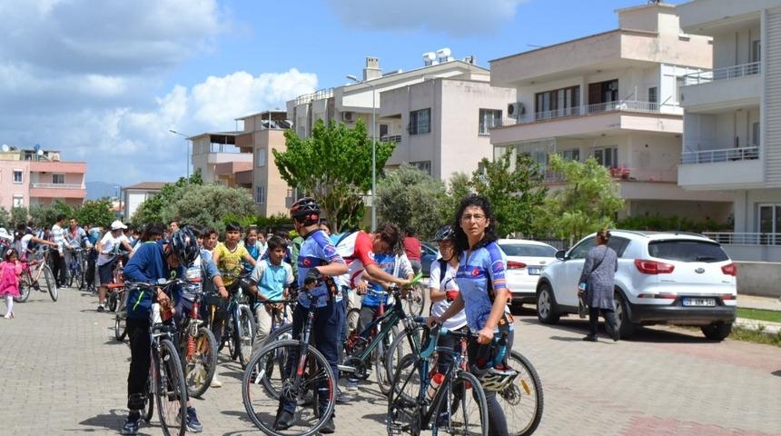 Didimli öğrenciler bisikletle trafikte farkındalığa dikkat çekti