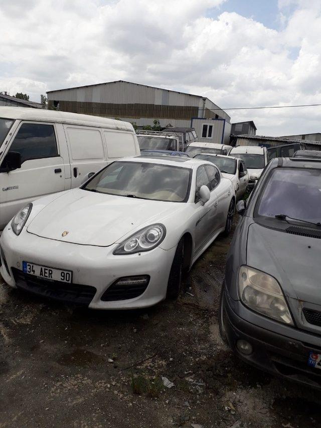 İcradan yarı fiyatına satılık Porsche