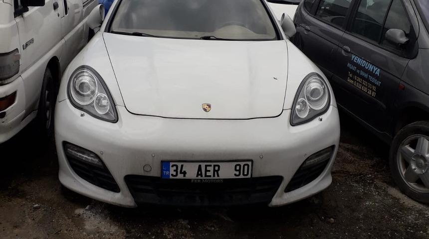İcradan yarı fiyatına satılık Porsche