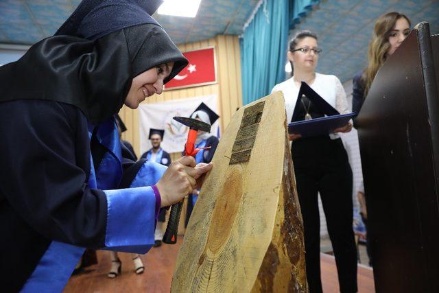 Simav Sağlık Hizmetleri Meslek Yüksek Okulu ilk mezunlarını verdi