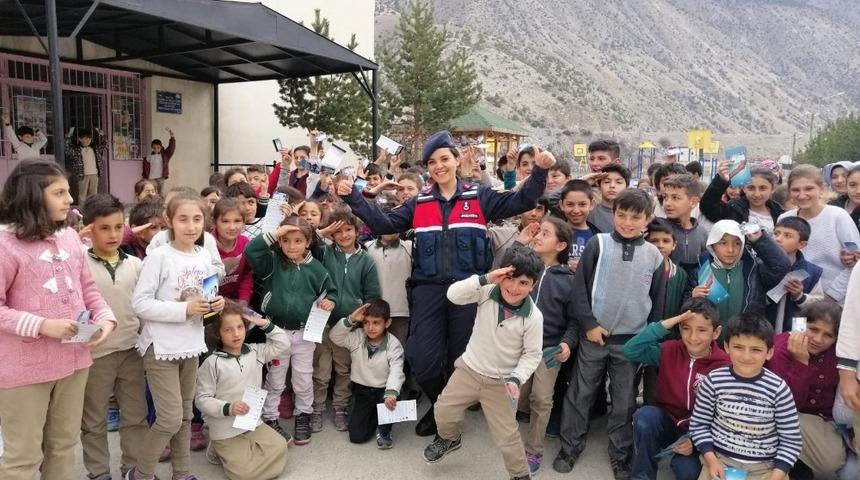 K&ouml;pr&uuml;k&ouml;y Jandarma&rsquo;dan Trafik Haftası etkinliği