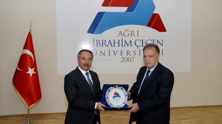 Aİ&Ccedil;&Uuml;&rsquo;de "Belgeler Işığında Ermeni Sorunu ve Ağrı&rsquo;da M&uuml;sl&uuml;man Soykırımı&rdquo; konferansı