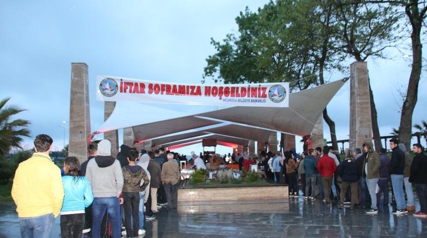 Başkan Yanmaz iftar çadırında vatandaşlarla bir araya geldi