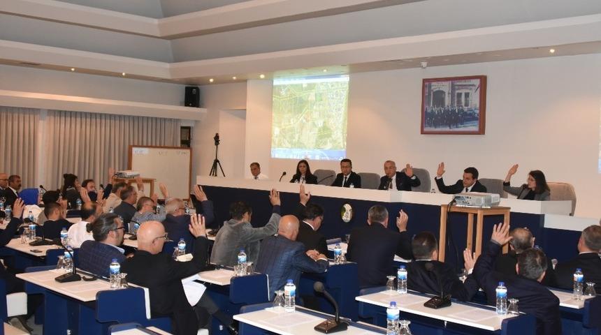 Salihli Belediye Meclisi, 12 g&uuml;ndemi karara bağladı