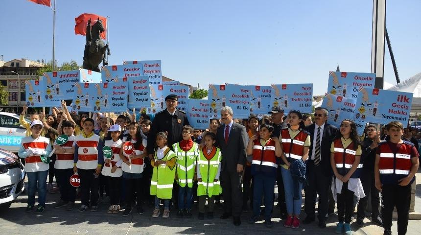 Trafik Haftası etkinliklerine &ccedil;ocukların katılımı sağlanıyor
