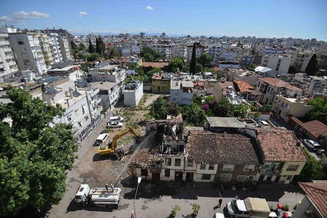 Haşim İşcan’da metruk binalar yıkılıyor