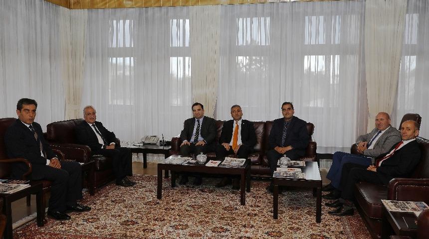 T&uuml;rkiye Dil ve Edebiyat Derneğinden Rekt&ouml;r &Ccedil;omaklı&rsquo;ya ziyaret