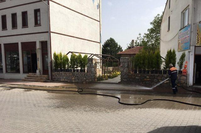 Safranbolu’da  boya ve temizlik işleri hızlandı