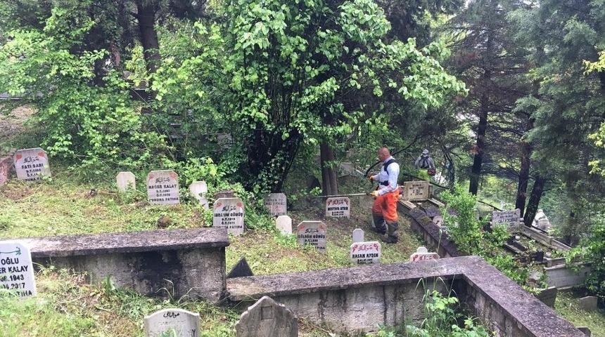 Bartın&rsquo;da mezarlıklar temizleniyor