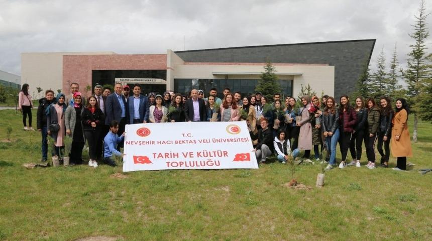 NEV&Uuml; &Ouml;ğrencileri fidanları toprakla buluşturdu