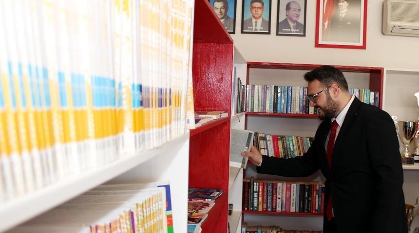 Antalyaspor K&uuml;t&uuml;phanesine kitap desteği