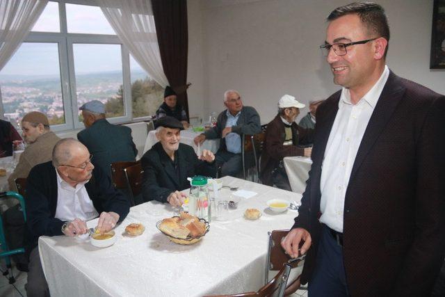 Biga Belediyesinden huzurevinde iftar