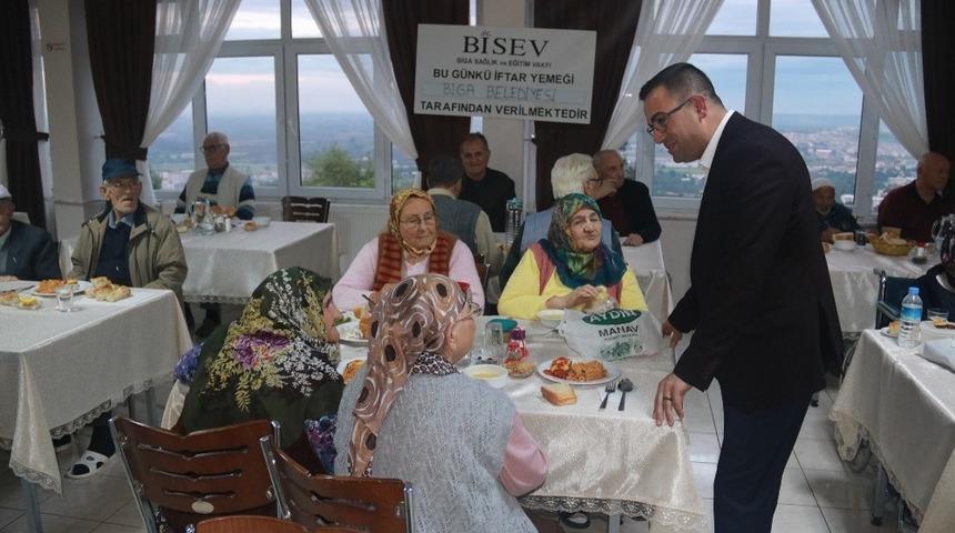 Biga Belediyesinden huzurevinde iftar