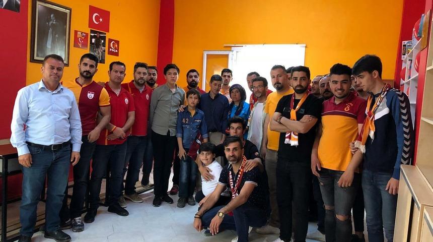 Ultraslan'dan Fo&ccedil;a şehidi Uğur &Ccedil;akmak adına k&uuml;t&uuml;phane