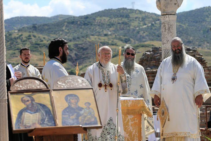 İzmir'de Aziz Yuhanna ayini G1