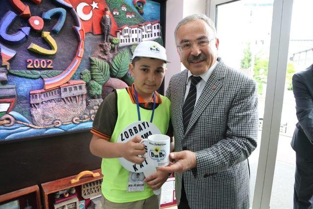 Hilmi Güler’den ‘dur de’ projesine destek