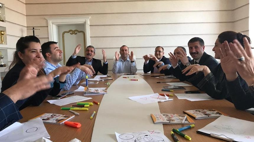 &lsquo;Başkale Kaymakamlığı personeli ile iletişimini g&uuml;&ccedil;lendiriyor&rsquo; projesi