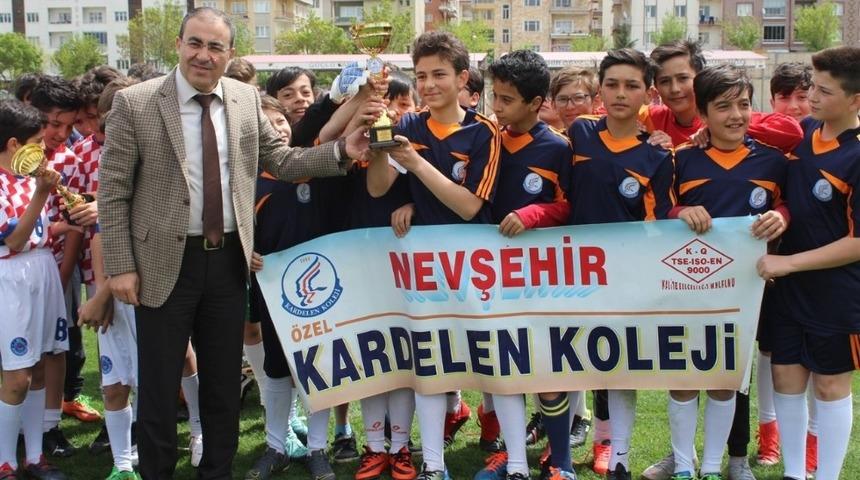 Kardelen Koleji futsal turnuvasında şampiyon oldu