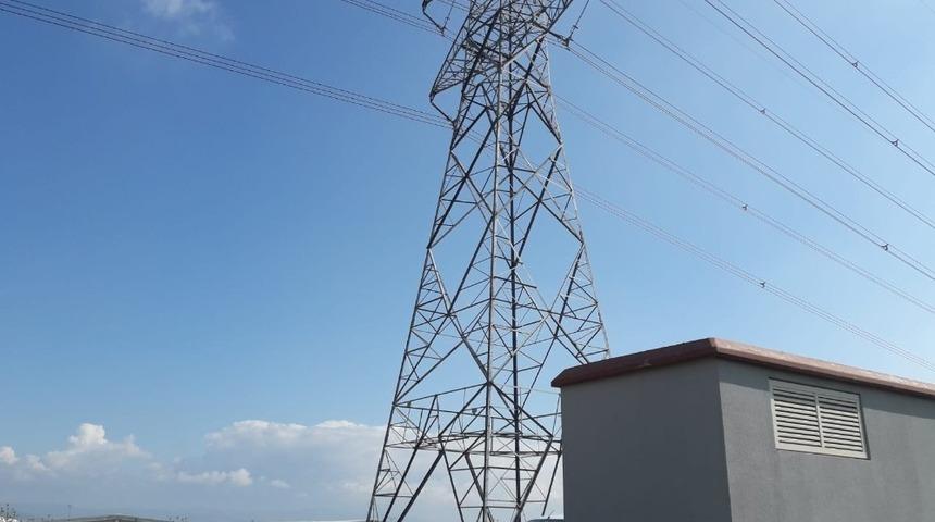 Y&uuml;ksek gerilim enerji nakil hattına yıldırım d&uuml;şt&uuml;