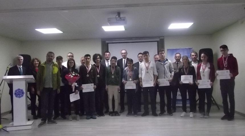 Matematik dahileri &ouml;d&uuml;llerini aldı