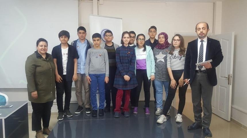 Başarılı &ouml;ğrenciler &ouml;d&uuml;llendirildi