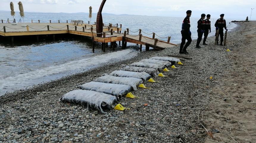 &Ccedil;anakkale ve Balıkesir sahillerine uyuşturucu madde vurmaya devam ediyor