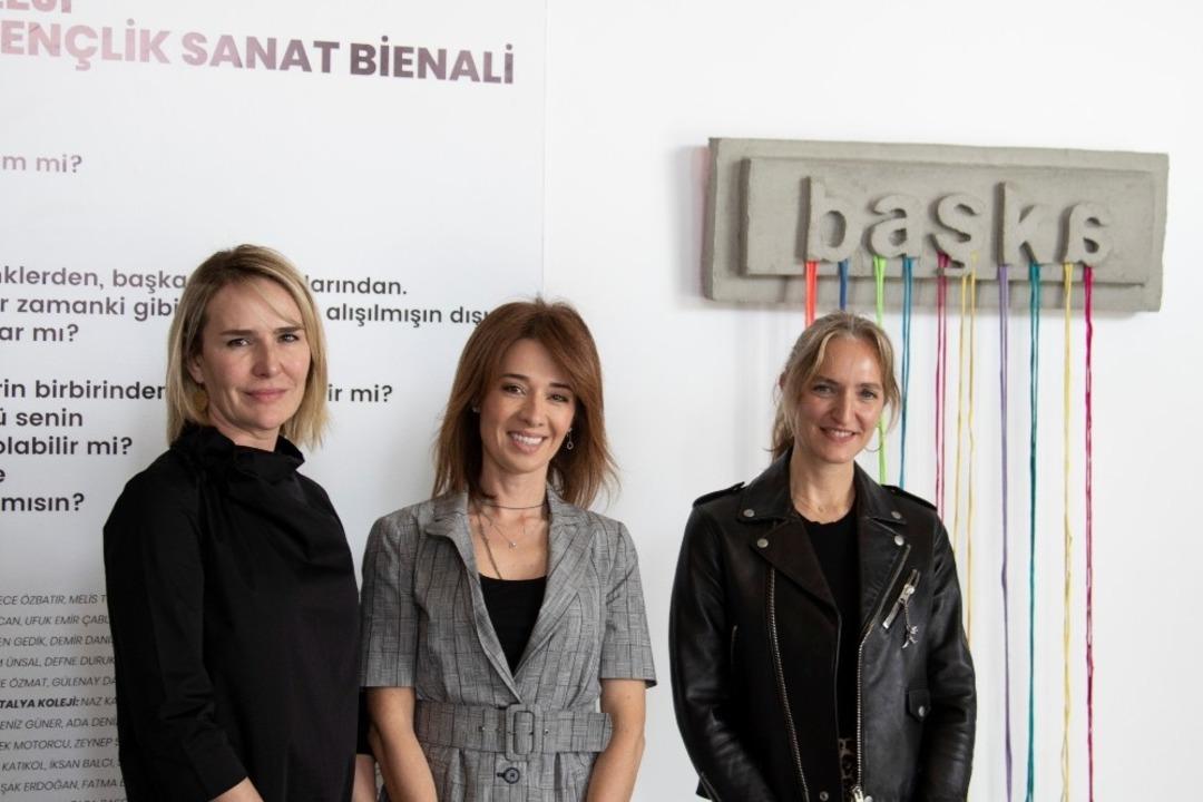 TED İzmir Koleji &rsquo;&Ccedil;ocuk ve Gen&ccedil;lik Sanat Bienali&rsquo; kapılarını a&ccedil;tı