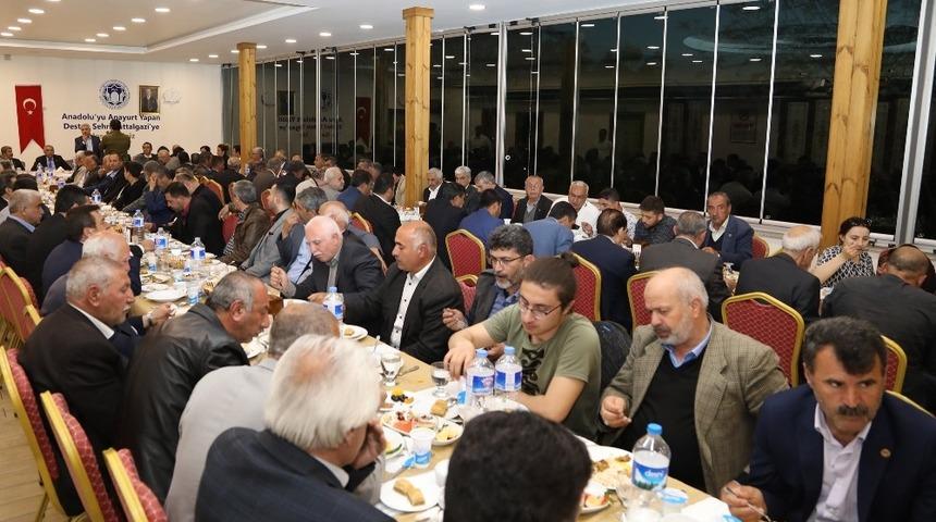 Başkan G&uuml;der, muhtarlarla iftar yemeğinde bir araya geldi