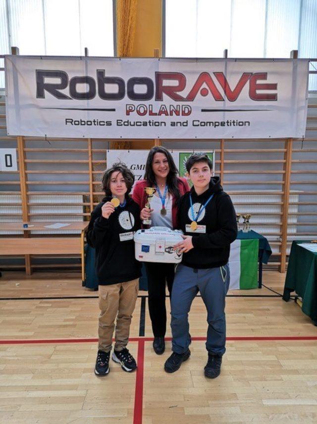 RoboRave’de altın madalyanın sahibi: İELEV Özel 125’inci Yıl Ortaokulu