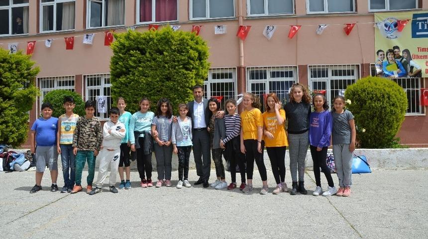 G&uuml;nel, Soğucak Ortaokulu&rsquo;nu ziyaret etti