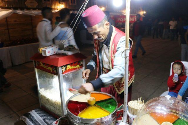 Şanlıurfa’da Ramazan Sokağı yoğun ilgi gördü