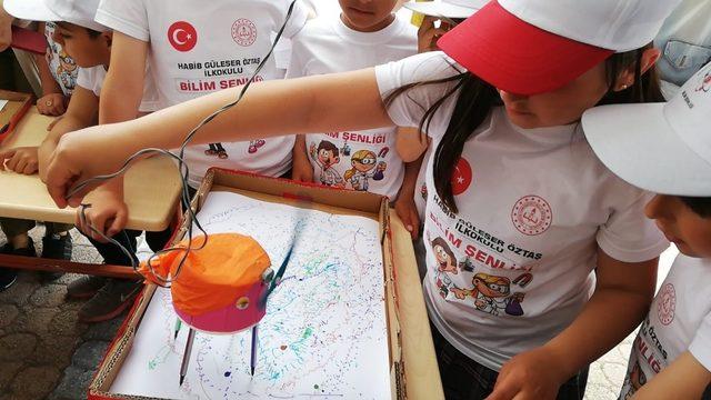 Habib Güleser Öztaş ilkokulunda bilim şenliği