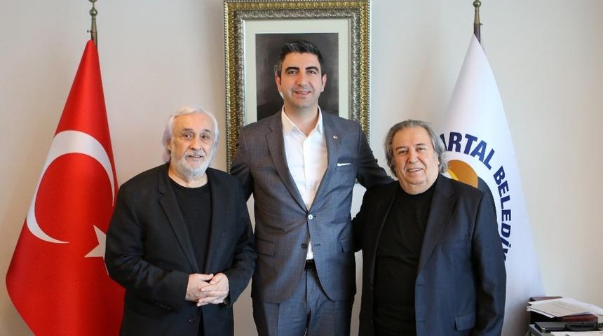 Sanat&ccedil;ı M&uuml;jdat Gezen ve avukat Celal &Uuml;lgen&rsquo;den Başkan Y&uuml;ksel&rsquo;e ziyaret