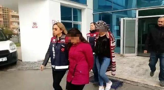 Altın ve pırlanta yüzükleri sahteleri ile değiştiren 2 kadın yakalandı