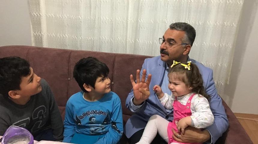 Ahlatcı, vatandaşlarla g&ouml;n&uuml;l sofralarında buluşuyor