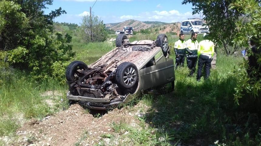 Gölbaşı’nda otomobil takla attı