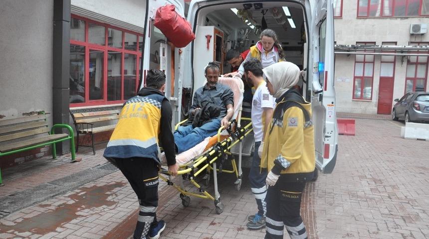 Silahın kabzasıyla başından yaraladılar