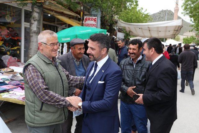 Başkan Yüzügüllü halk pazarında