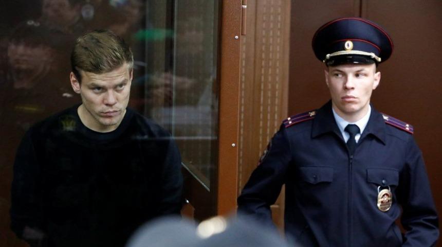 İki yıldız futbolcuya hapis cezası!