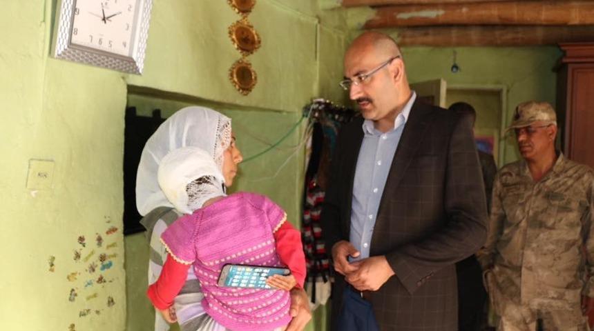 Kaymakam Aydın&rsquo;dan &uuml;zerine &ccedil;ay d&ouml;k&uuml;len &ccedil;ocuğun ailesine ziyaret