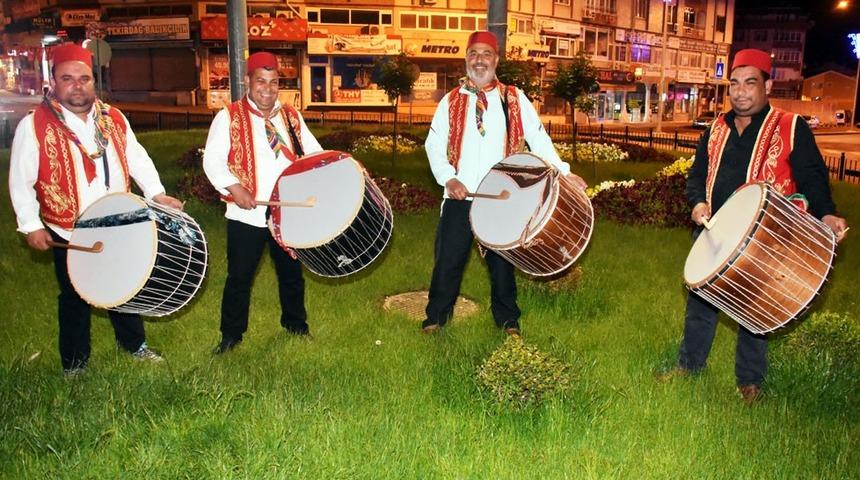 Y&uuml;ksel: &ldquo;G&ouml;revli davulculara bahşiş vermeyin&rdquo;